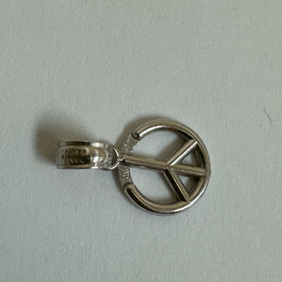 Stamped 14k white gold Peace sign pendant. - Picture 3 of 3